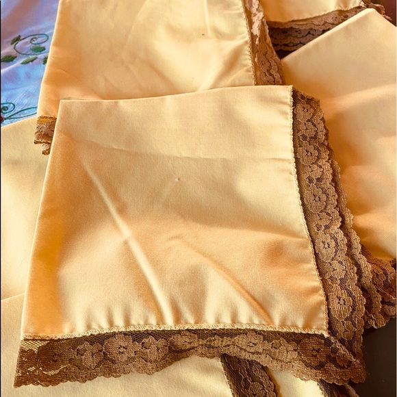 8 Vintage Yellow & Bronze Lace Trim Linen Napkins - Picture 2 of 14